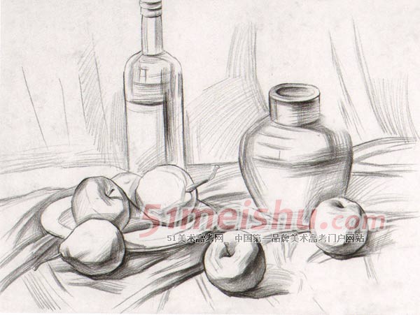 《深口陶罐、啤酒瓶、苹果》素描静物写生步骤图1.jpg