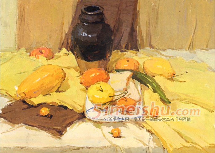 黄色衬布褐色衬布水果面包盘子深色陶罐色彩作品